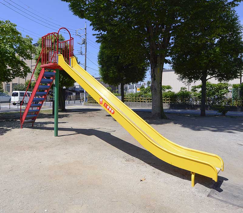 滑り台（中央公園）