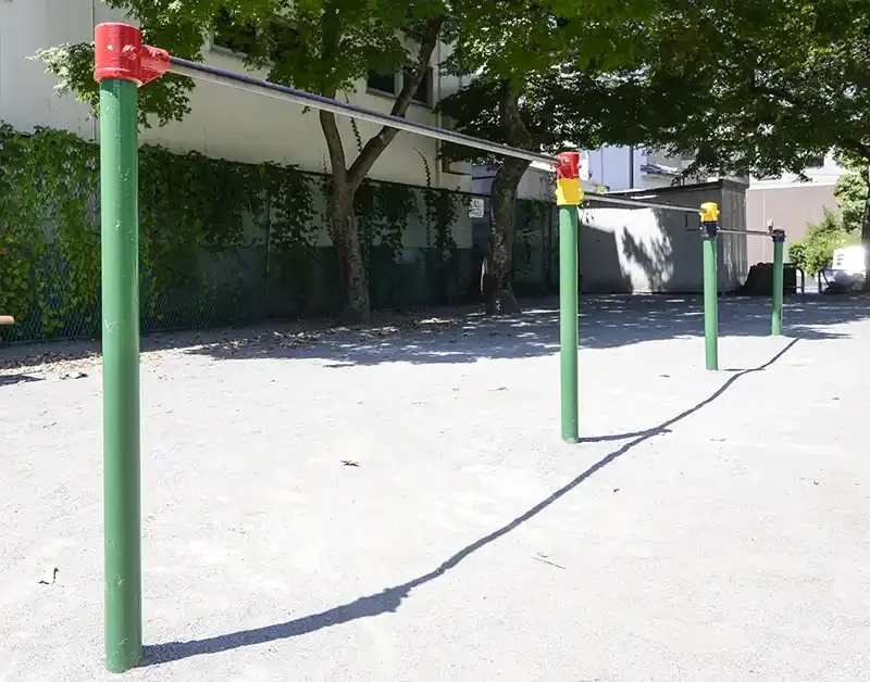 鉄棒（梅田公園）