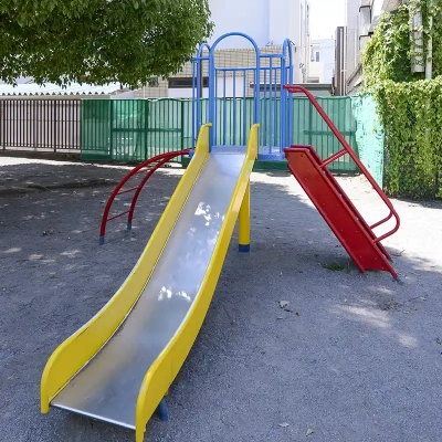 幼児用滑り台（梅田公園）