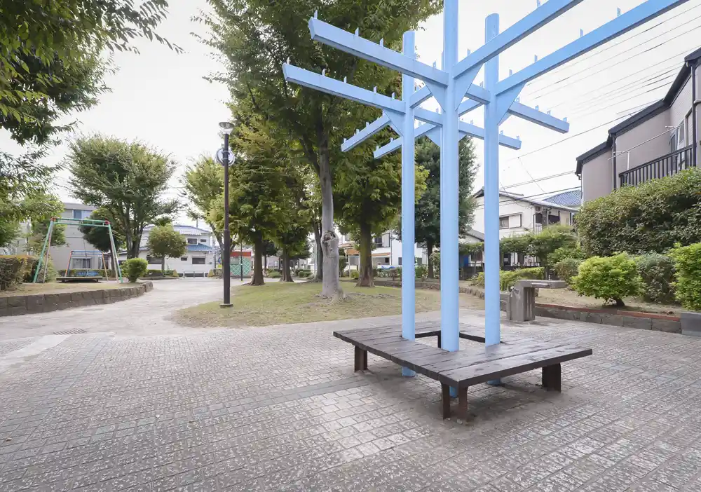 梅島東公園のベンチ