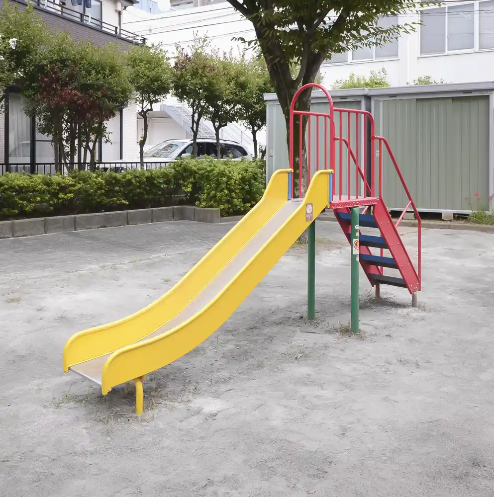 梅島東公園にある滑り台