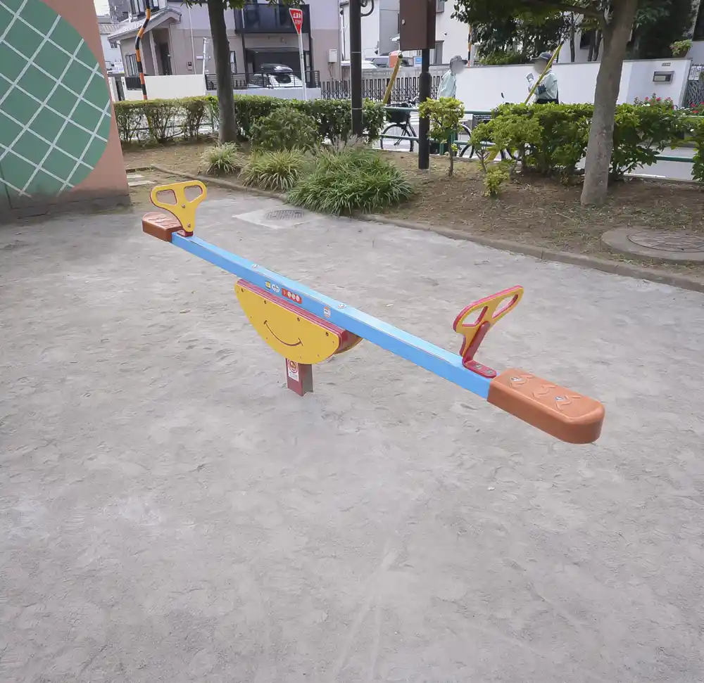 梅島東公園にあるシーソー
