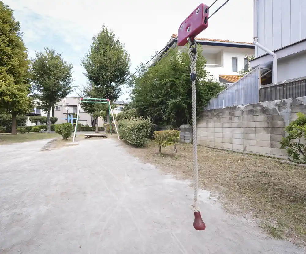 梅島東公園にあるターザンロープ
