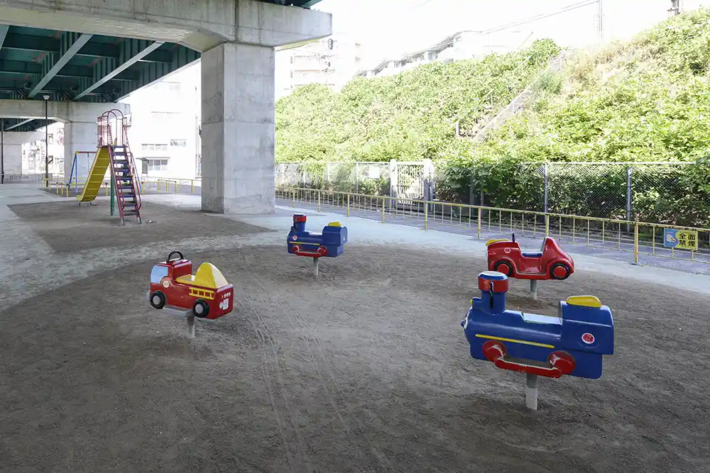 ushidajidou-playground-equipment-4 遊具コーナー(牛田児童遊園)