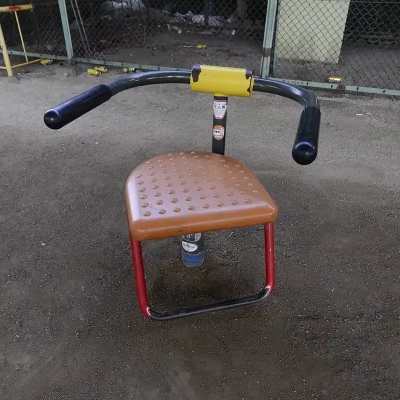 ushidajidou-training-2 腰回しイス(牛田児童遊園)