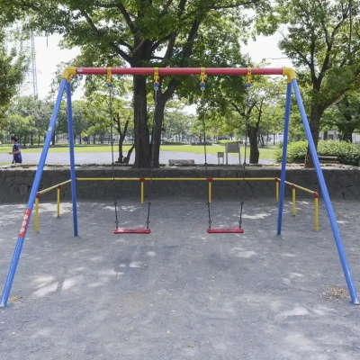 谷在家公園のブランコ