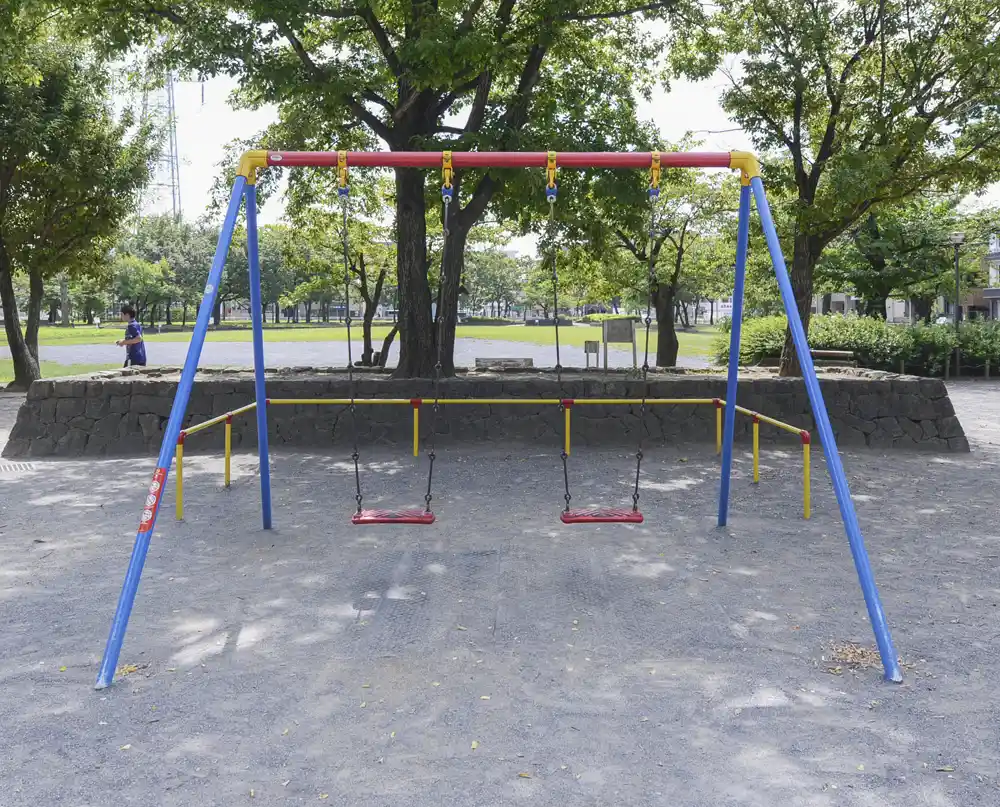谷在家公園のブランコ