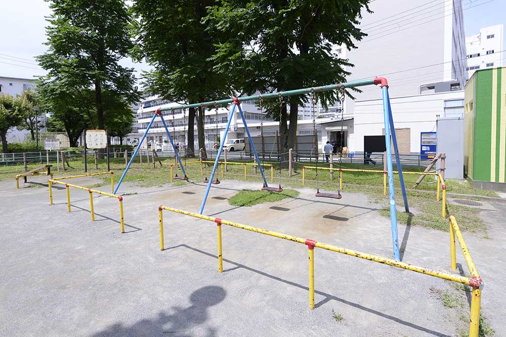 ブランコ（竹の塚第五公園）