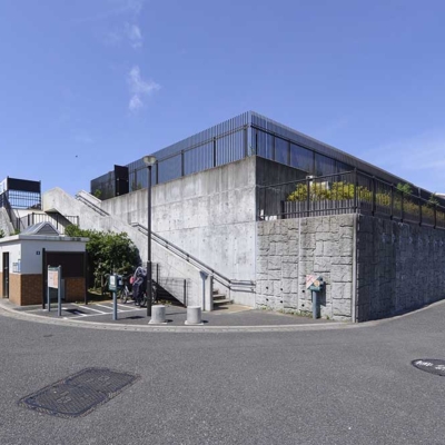 広場入り口（中央本町三丁目のびのび広場）