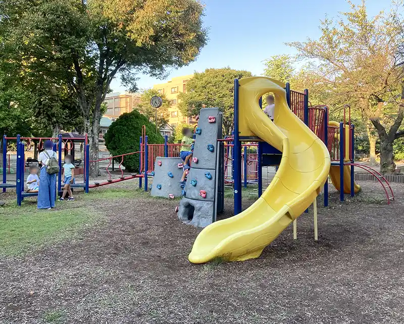 kitasanya-playground-equipment-24 滑り台とクライミング(北三谷公園)