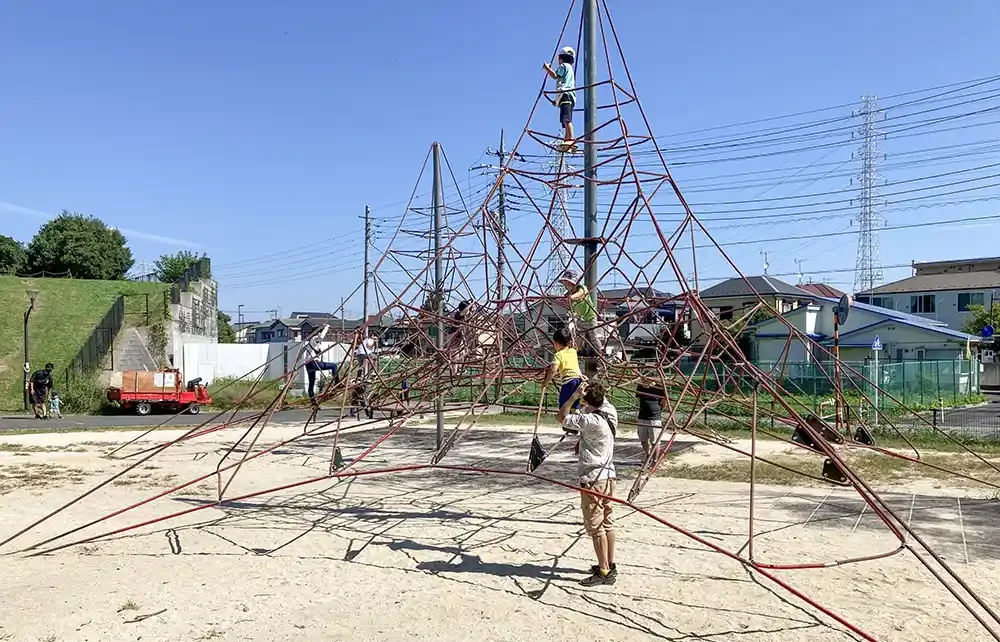 ロープジャングルジム（舎人公園にある幼児公園）