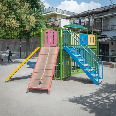 千住ほんちょう公園のコンビネーション遊具