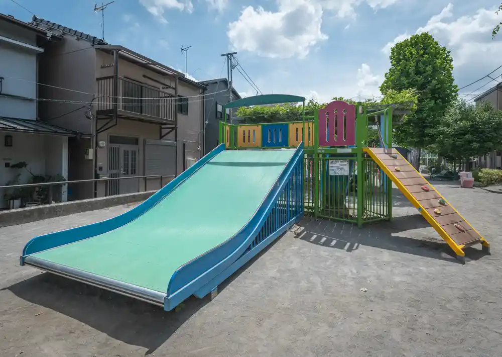 千住ほんちょう公園のコンビネーション遊具