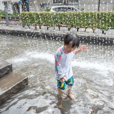曳舟川親水公園のじゃぶじゃぶ池