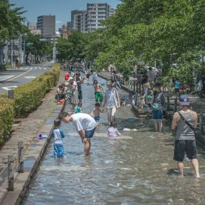 曳舟川親水公園のじゃぶじゃぶ池