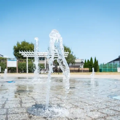 shioiri-water-fountain-1 汐入公園の噴水広場、オムツが外れていない子でも水遊びができる