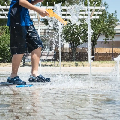 shioiri-water-fountain-3 汐入公園の噴水広場、オムツが外れていない子でも水遊びができる