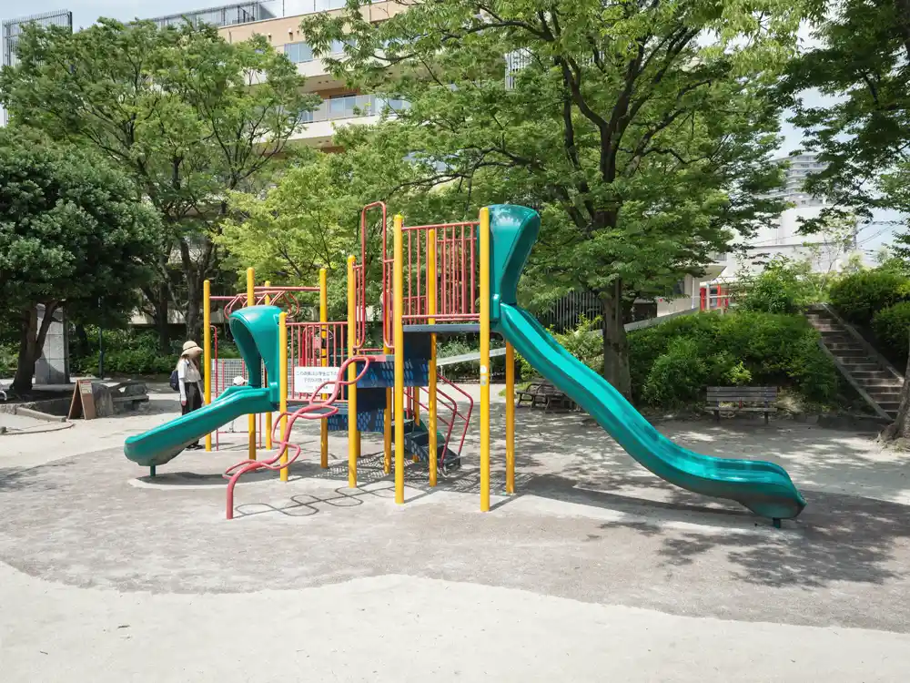 荒川区天王公園のコンビネーション遊具