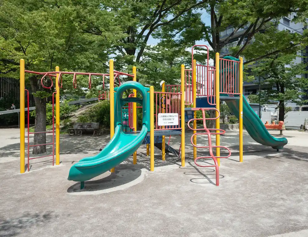 荒川区天王公園のコンビネーション遊具