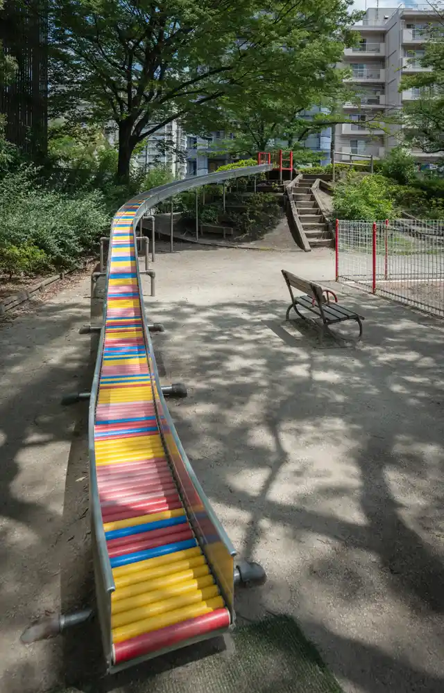 荒川区天王公園のローラー滑り台