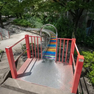 荒川区天王公園のローラー滑り台