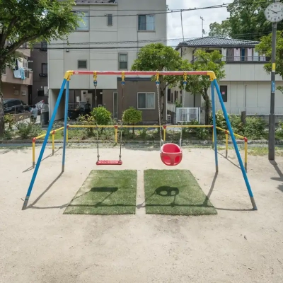 荒川区天王公園のブランコ